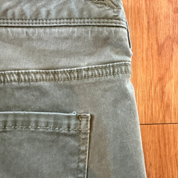 Tommy Bahama Jeans Soft Green Mens 40x32 Olive Stretch Jeans Khaki Pant - Picture 10 of 10